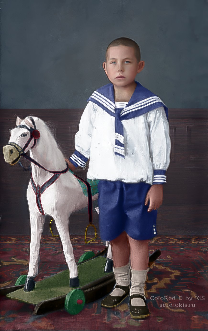 Мальчик с лошадкой