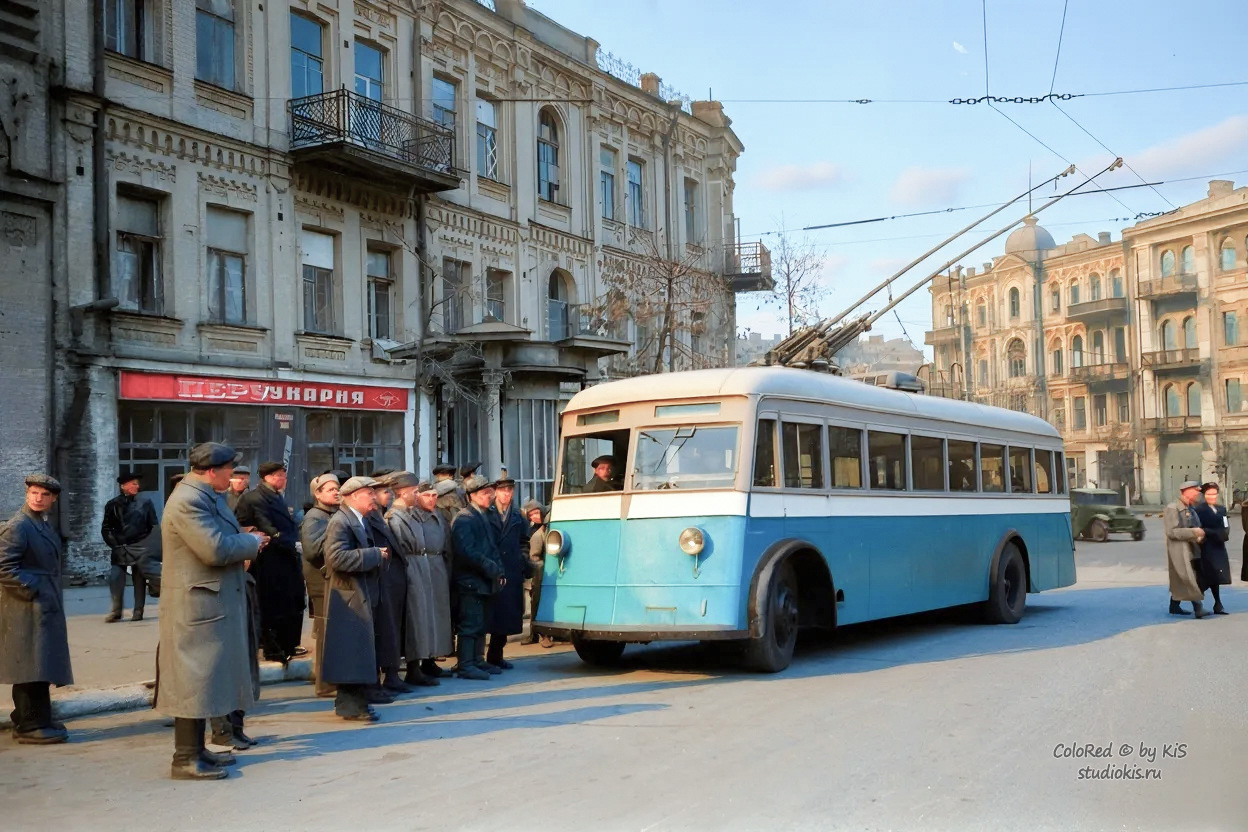 Троллейбус ЯТБ-2, г.Киев, 1944 год.
